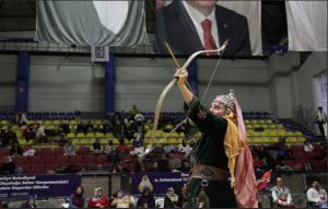 بالصور| "أردوغان" يوقظ "أرطغرل" في قلوب الأتراك.. الرماة في إسطنبول ! 3