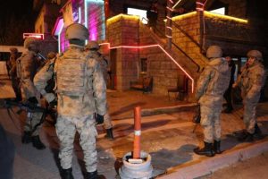 بالصور| تفكيك عصابة لـ"الدعارة" واعتقال 50 بائعة هوى أجنبية في تركيا 3