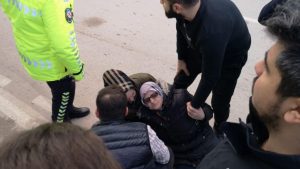 بالصور| هرع لإنقاذ سيدة تركية دهست من "دراجة نارية" لكنه فُوجئ بأنها والدته ! 11