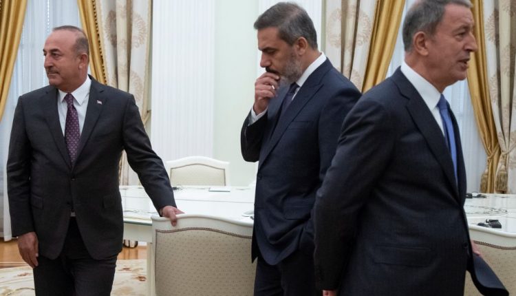 وزير الاستخبارات التركية ووزير الدفاع ووزير الخارجية