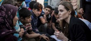 أنجلينا جولي تروي أهوال ما رأته في سوريا وكيف كادت أن تتجمد في إدلب
