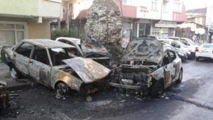 بالفيديو| إحراق 9 مركبات في منطقة الفاتح واستنفار أمني بإسطنبول