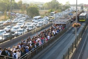 20 ثانية متوسط رحلة “المتروبوس” في إسطنبول ؟