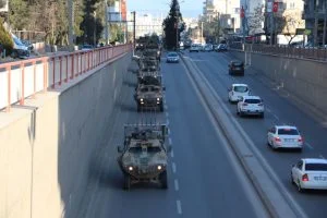 الجيش التركي يعزز تواجده في سوريا بـ 100 مركبة عسكرية