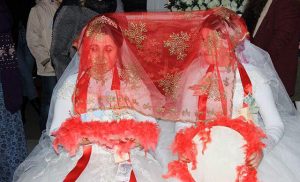 بالفيديو| تحقيق حُلّم شقيقتين تركيتين بـ”حفل الزفاف” في عيد الحب