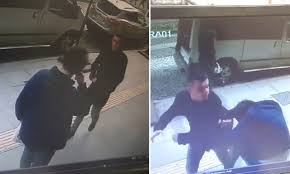 شاهد.. سعوديون يشوهون طبيباً مصرياً لعدم وجود الدواء المطلوب في صيدليته!