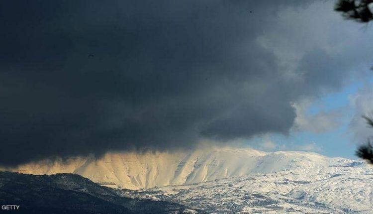 مشهد مفزع.. عاصفة ثلجية في عرض البحر شمالي تركيا! (فيديو)
