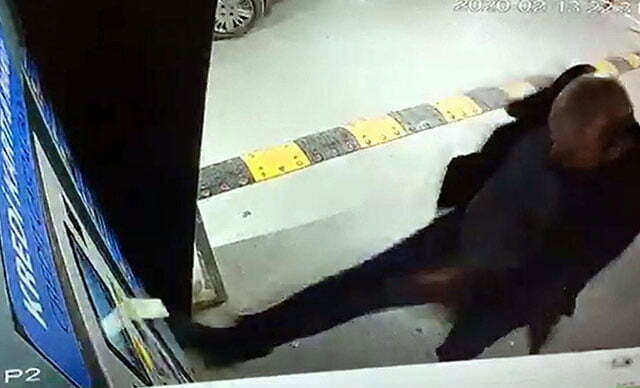 فيديو صادم من مطار اسطنبول 13