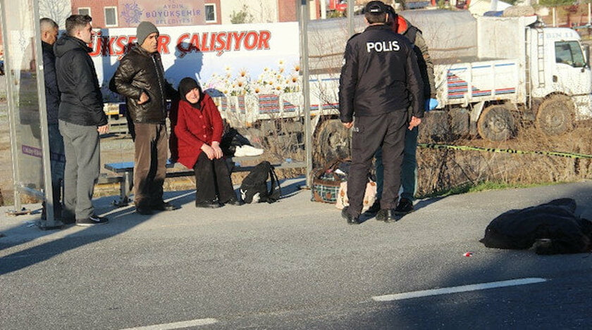 مشهد مؤلم.. طالبة تموت أمام عين أمها في حادث سير بأيدين غربي تركيا (صور) 5