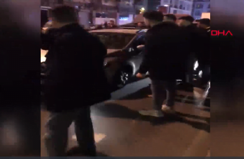 عراك بين سائقين ينتهي بدهس 10مواطنين في إسطنبول (فيديو) 8