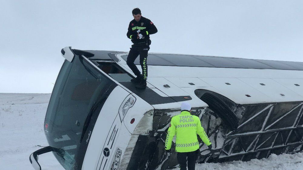 ركاب حافلة ينجون من كارثة محققة شرق تركيا في اللحظة الأخيرة (شاهد) 25