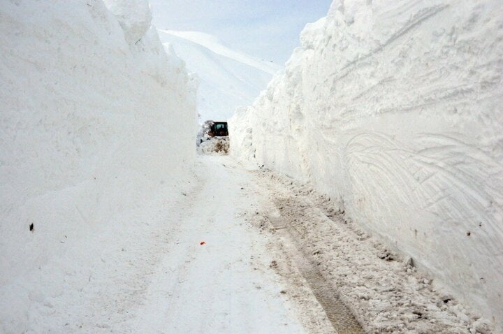 الثلوج ارتفعت عن 6أمتار.. هكاري أصبحت جميلة ومخيفة(صور) 7