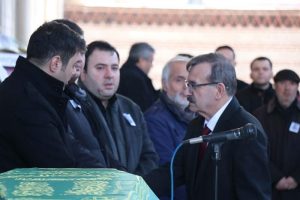 بالصور| وفاة رجل أعمال شهير أثناء حفل عقد قران نجله في إسطنبول 5