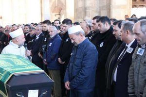 بالصور| وفاة رجل أعمال شهير أثناء حفل عقد قران نجله في إسطنبول 9