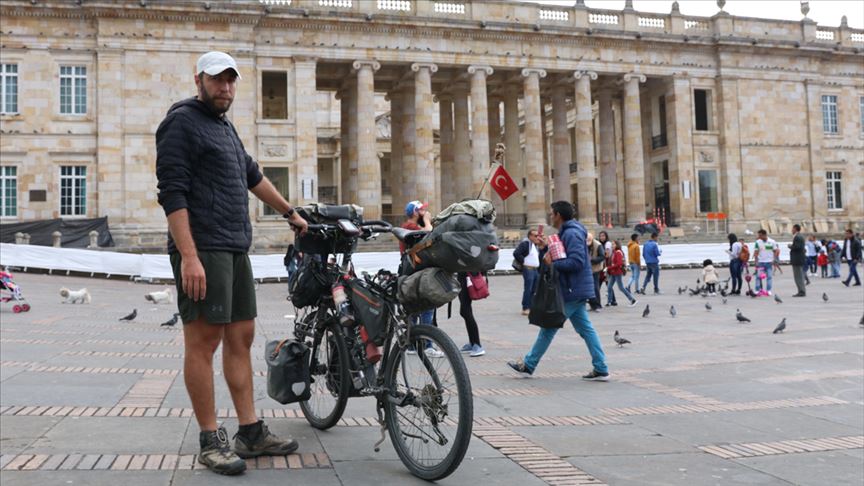 تركي يقهر الصحراء بـ"حصانه الحديدي" 1