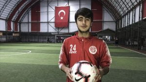 شاب سوري يخطف الأضواء في عالم كرة القدم التركية