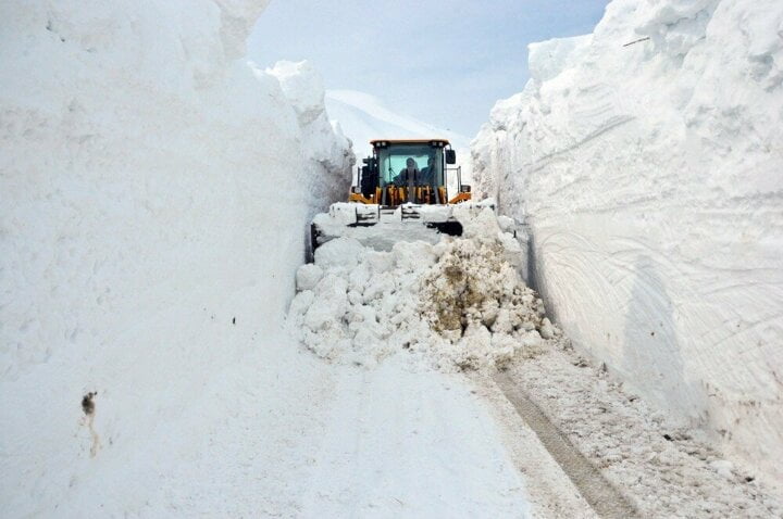 الثلوج ارتفعت عن 6أمتار.. هكاري أصبحت جميلة ومخيفة(صور) 1