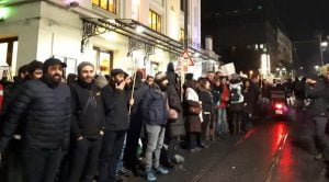 بالصور| سلسلة بشرية في "كاديكوي" رفضًا لمشروع "قناة إسطنبول" 3