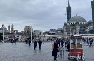 بلدية إسطنبول تزيل صور بوتين من تقسيم (شاهد)