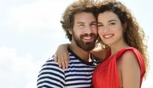 بعد تسريب صورة فاضحة لها .. بطلة “كذبتي الحلوة” الممثلة التركية أصلي بكير تردّ (شاهد)