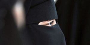 امرأة سعودية إكتشفت بعد أكثر من عام ونصف إنها تمارس الزنا مع زوجها الكويتي!!