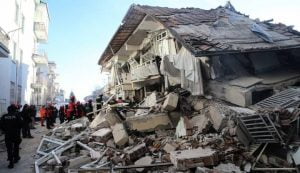بينهم 3اطفال .. ارتفاع عدد الضحايا الاتراك نتيجة الزلزال على الحدود مع ايران