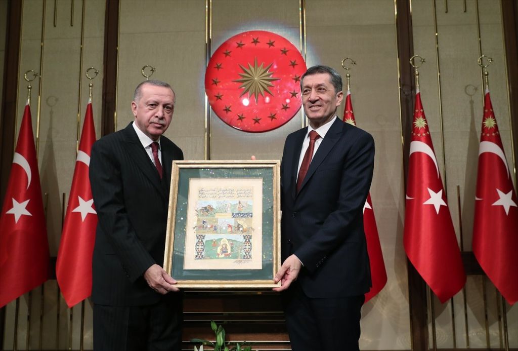 الرئيس التركي رجب طيب أردوغان ووزير التربية والتعليم ضياء سلجوق