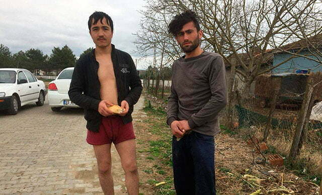 جنود يونانيون اعتدوا على لاجئين بضربهما وسرقتهما وأعادتهما لـ"أدرنة" 1