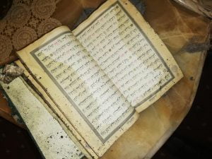 بالفيديو والصور| "القرآن الكريم" لم تمسهُ نار رغم احتراق المنزل كليًا في تركيا 5