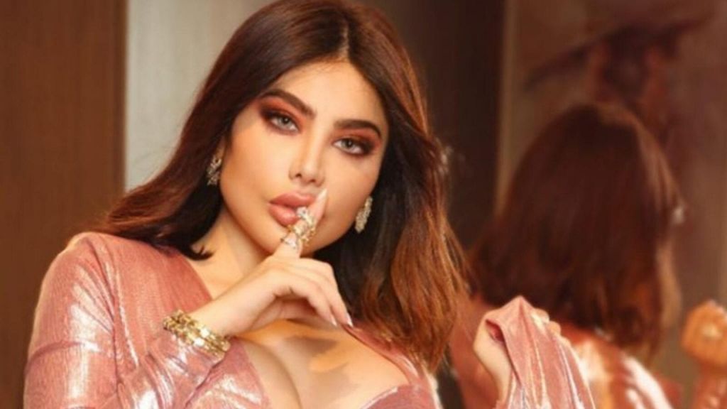 انجي خوري من سريرها بروب النوم : المال الحرام لا يدوم .. شاهد 15