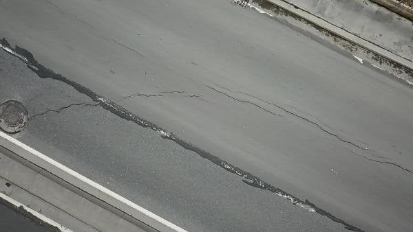 بالفيديو| تشقق كبير بالطريق السريع في "أفجيلار" بإسطنبول 1