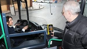 بالصور| 9 سائقات يبدأن عملهن كـ"سائقات" للمركبات العمومية بإسطنبول 1