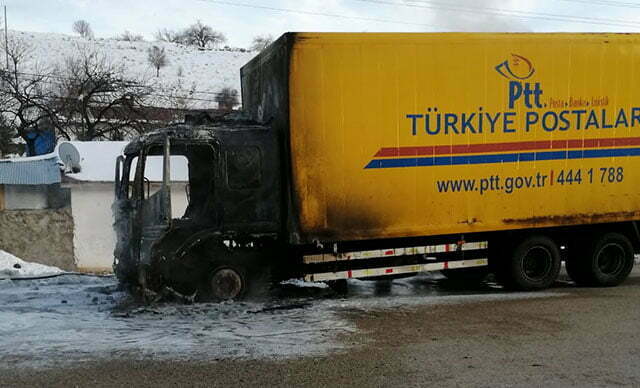 احتراق شاحنة لـ"بي تي تي" محملة بمساعدات لمتضرري زلزال "ألازيغ" 9