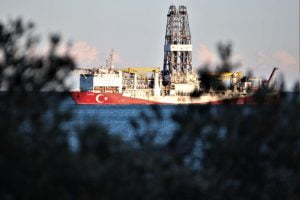 بالصور| سفينة التنقيب "فاتح" في "المتوسط" لإعداد موقع جديد 24