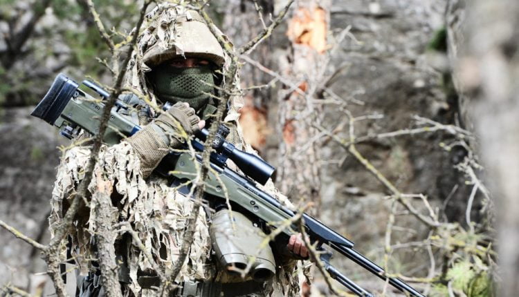 أحد عناصر "القناصة التركية" في إدلب.