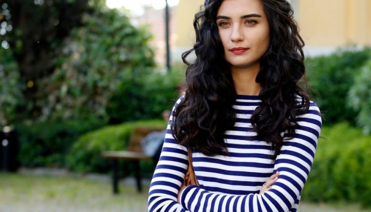 الفنانة التركية الشهيرة توبا بویوكوستن