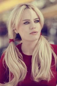 بالصور| نجمة "البوب" البريطانية احتجزت وخدرت واغتصبت لأيام عدة 2 بالصور| نجمة "البوب" البريطانية احتجزت وخدرت واغتصبت لأيام عدة 1