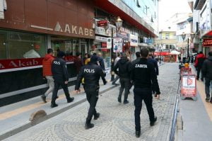 الأمن التركي يوقف مروجي الإشاعات والأكاذيب حول “كورونا”