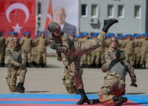 شاهد مفاجأة وزارة الدفاع التركية بمناسبة يوم المرأة العالمي
