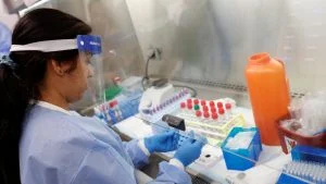 وكالة “أنسا” الإيطالية: تطوير دواء للقضاء على كورونا