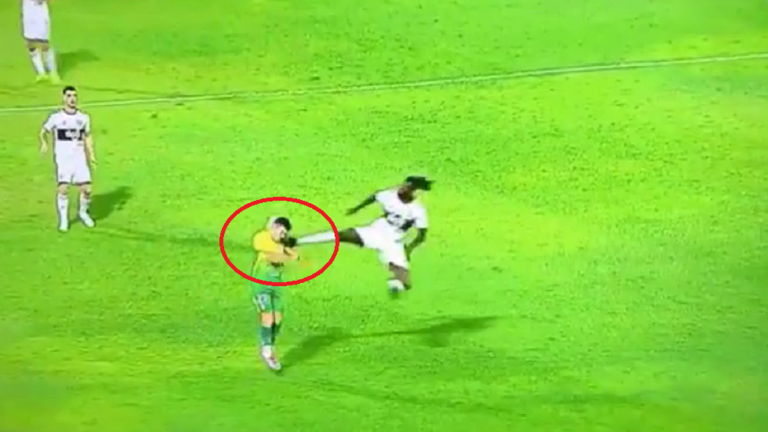 شاهد.. لاعب قيصري سبور التركي السابق ينفذ حركة "كاراتيه هوليودية" على أحد خصومه (فيديو) 5