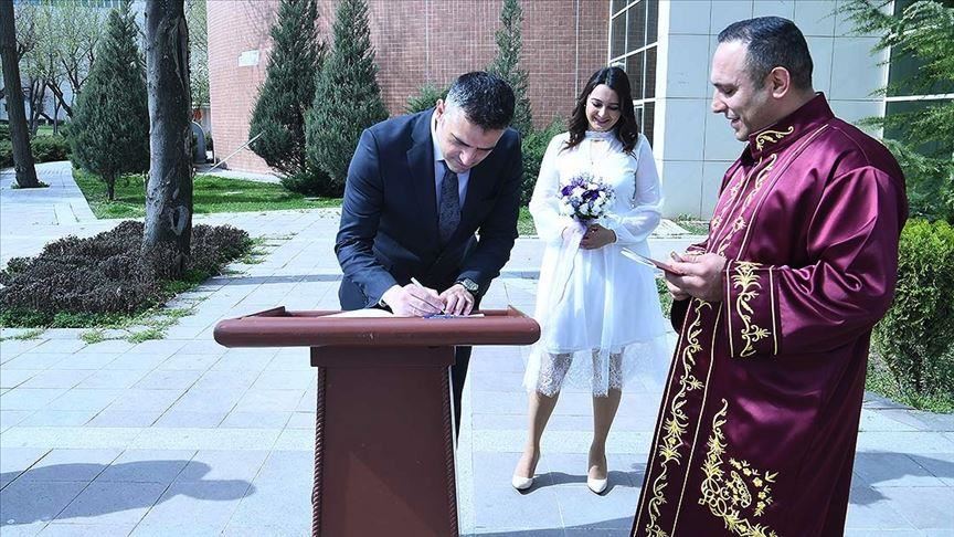 كورونا يغيّر تقليد عقد القران في تركيا 1