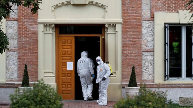 وزيرة الدفاع الإسبانية تكشف عن كارثة في دور رعاية المسنين 1