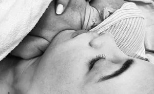 صدمة..فنانة شهيرة تلد دون زواج: والده هذا الفنان (صور)