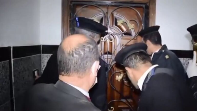 الأمن المصري يقتحم شقة بها مدخل سري ويعثر على مفاجأة أثناء حظر التجوال (فيديو) 9