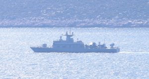 بالصور| إجراءات يونانية أمنية مشددة لمنع اللاجئين قبالة سواحل أنطاليا 3