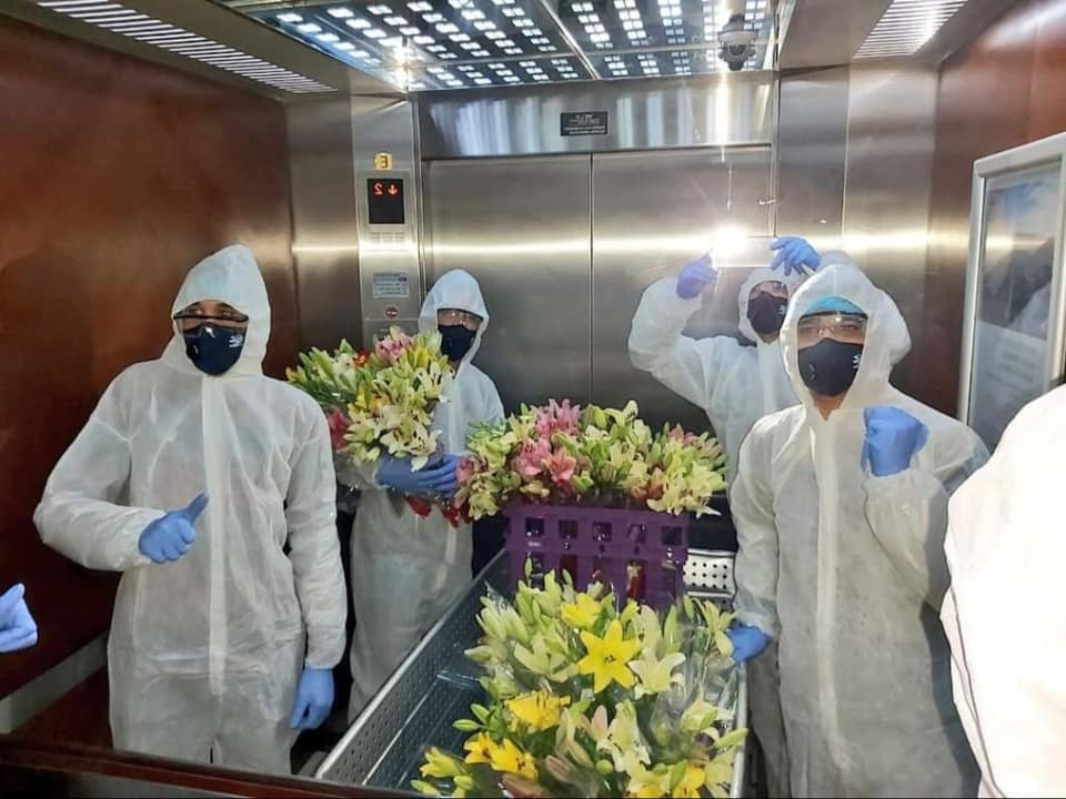 شاهد .. عيد الام في زمن الكورونا.. احتفالات بـ”الكمامات والمعقمات” والمعايدة فقط عبر السوشيال ميديا 15