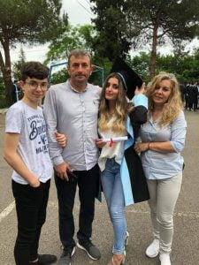 بالصور| "أمي".. آخر كلمة للطالبة "شاهين" قبل وفاتها بحادث سير شرق البلاد 7