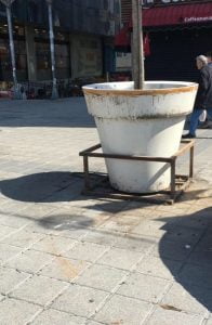 بالصور| إزالة المقاعد العمومية من ميادين عدة في تركيا.. ما علاقة كورونا؟ 7