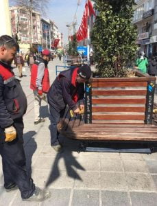 بالصور| إزالة المقاعد العمومية من ميادين عدة في تركيا.. ما علاقة كورونا؟ 5